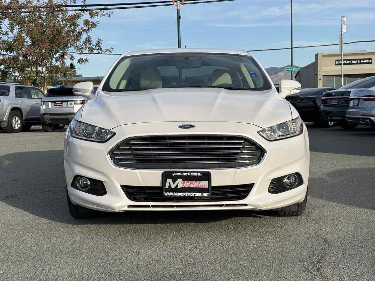 2015 Ford Fusion SE photo 2