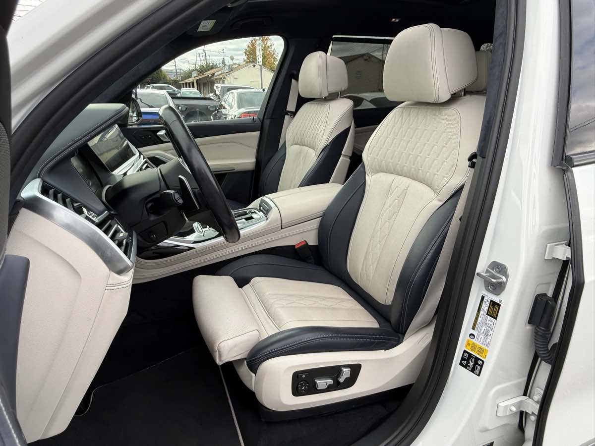 2021 Bmw X7 M50i photo 2