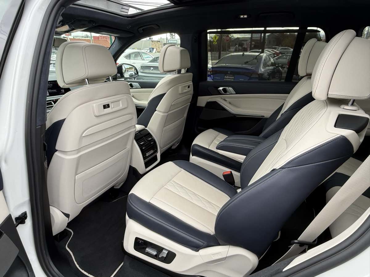 2021 Bmw X7 M50i photo 3