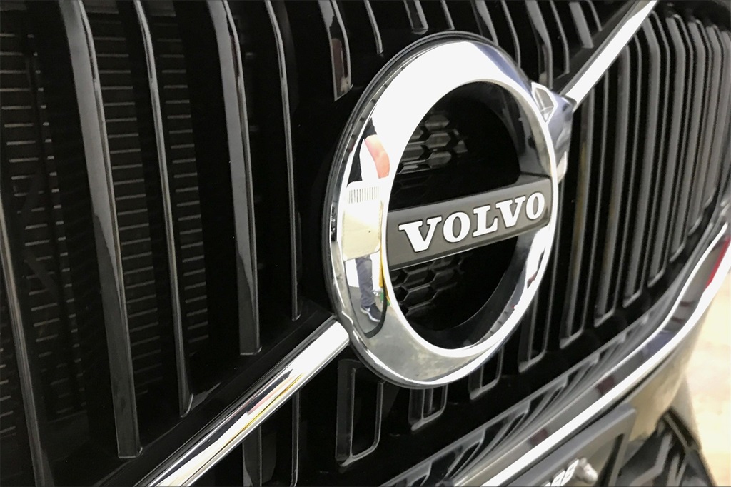 Sold 2018 Volvo XC60 T5 Momentum in Walnut Creek