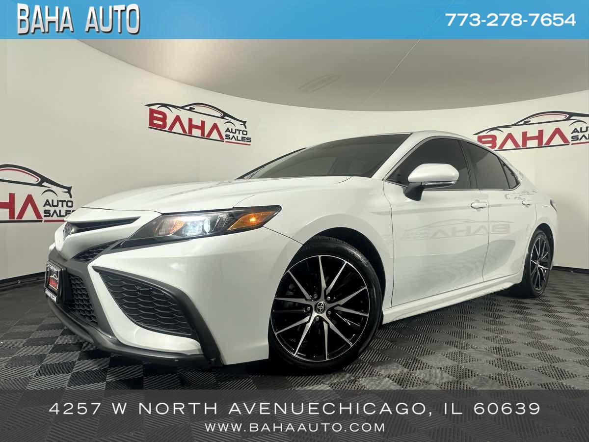 2022 Toyota Camry Hybrid SE's photo