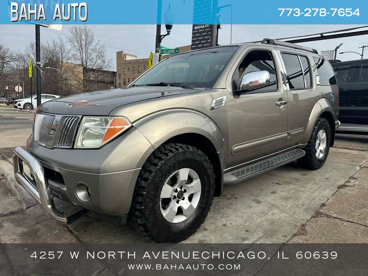 2005 Nissan Pathfinder SE's photo