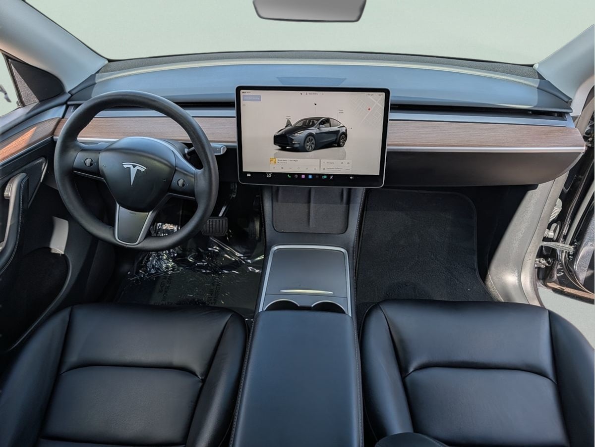 2025 Tesla Model Y Long Range - Photo 9