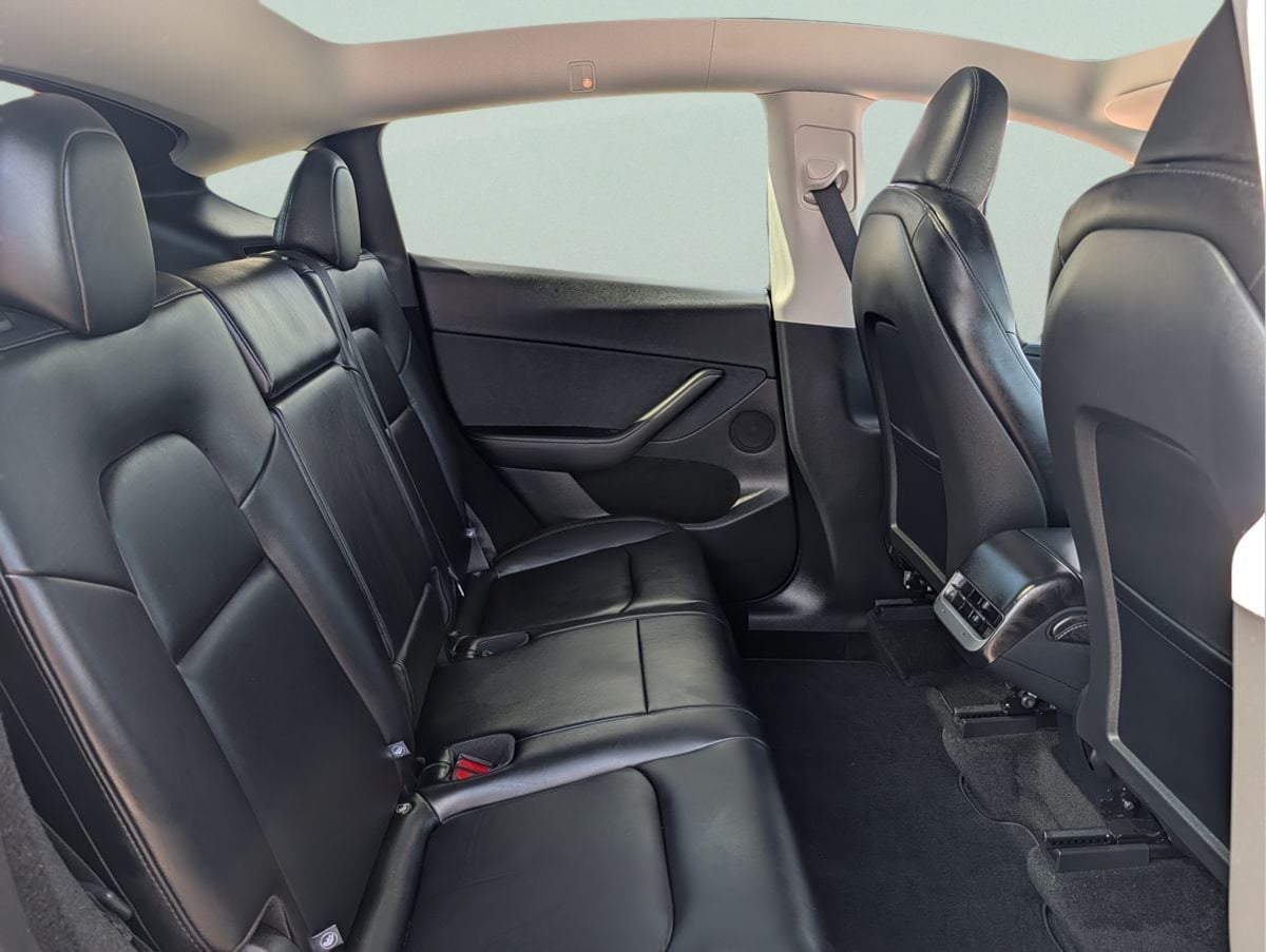 2025 Tesla Model Y Long Range - Photo 10