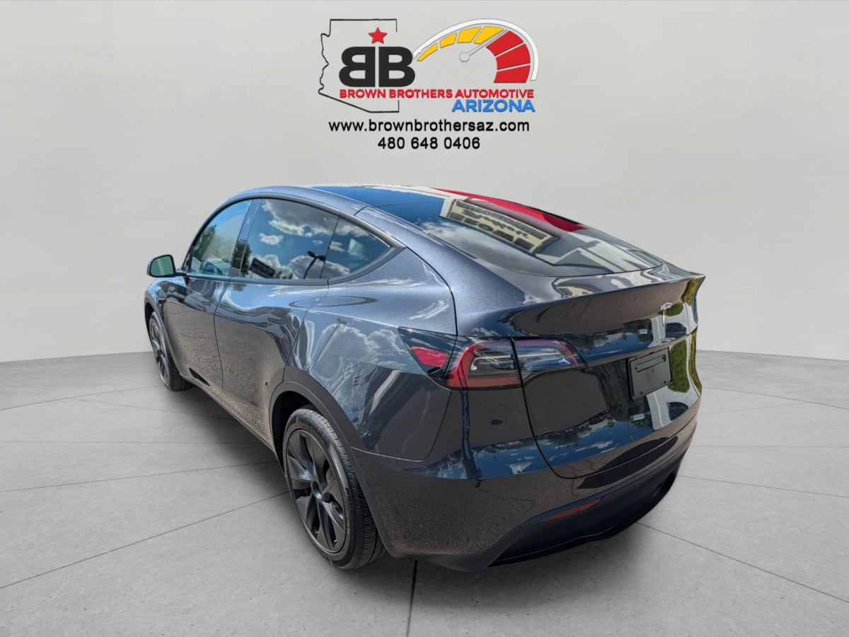 2025 Tesla Model Y Long Range - Photo 11