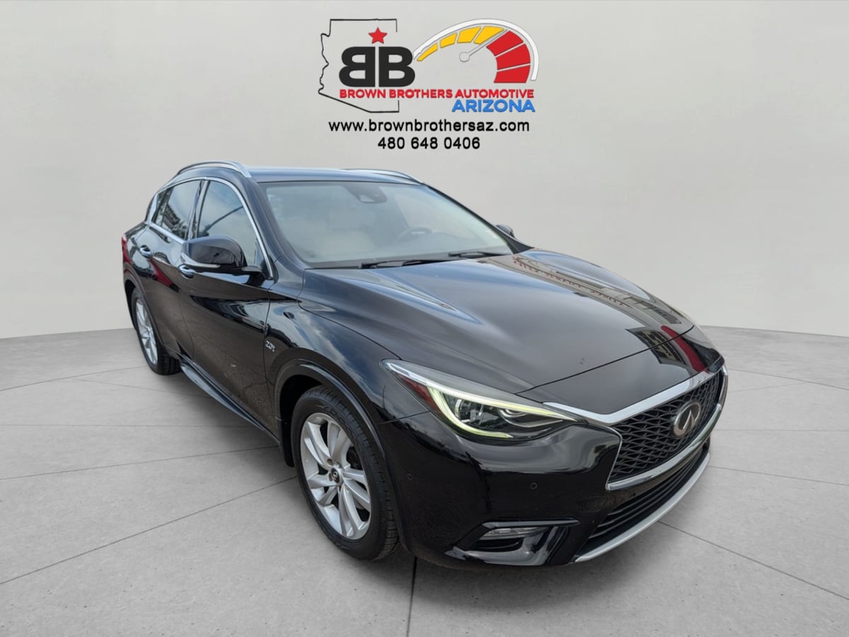 2017 INFINITI QX30 Premium's photo