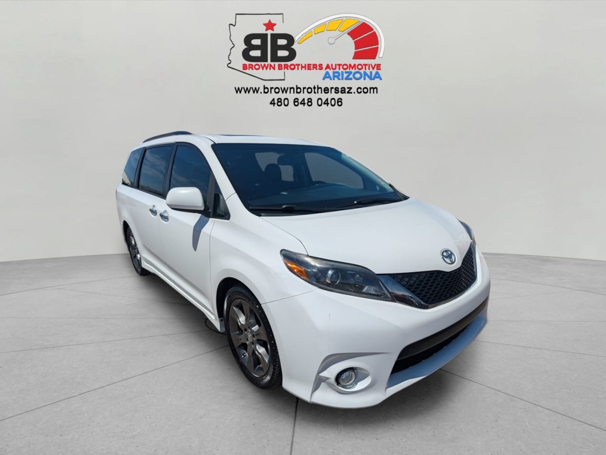 2016 Toyota Sienna SE V6 8-Passenger's photo