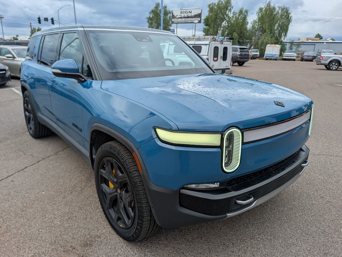 2023 Rivian R1S Adventure