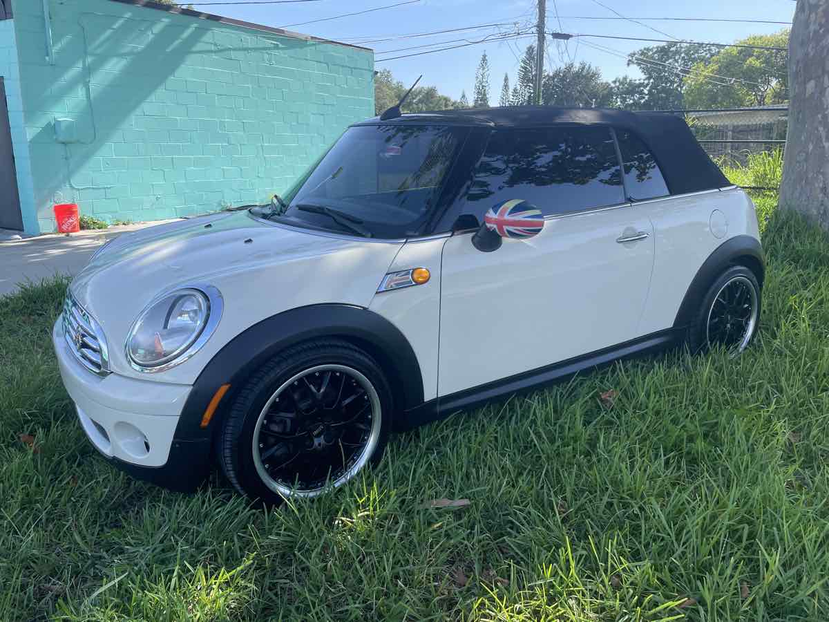 2009 Mini Cooper Convertible Base photo 2