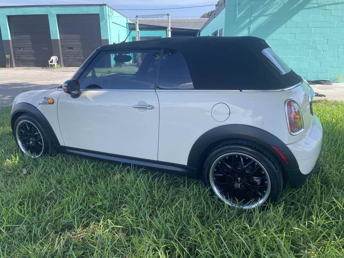 2009 Mini Cooper Convertible Base photo 3
