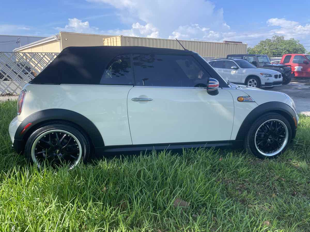 2009 Mini Cooper Convertible Base photo 6
