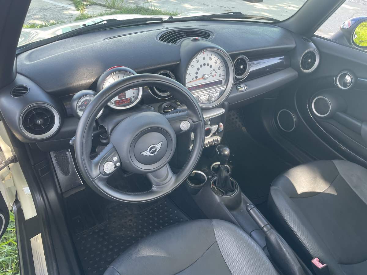 2009 Mini Cooper Convertible Base photo 17