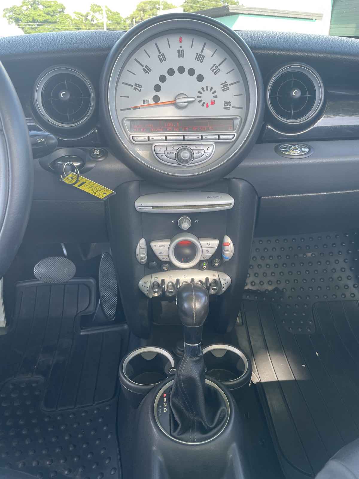 2009 Mini Cooper Convertible Base photo 18