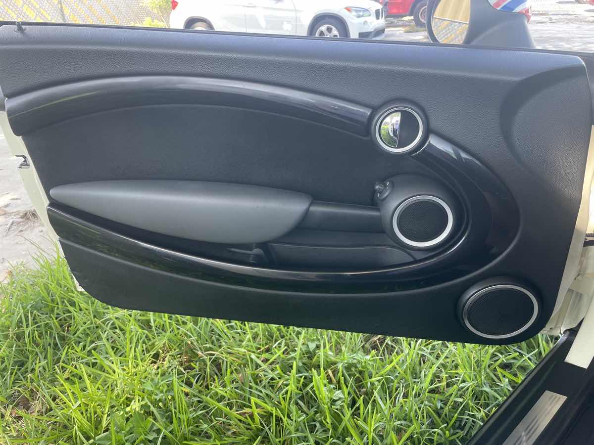 2009 Mini Cooper Convertible Base photo 20