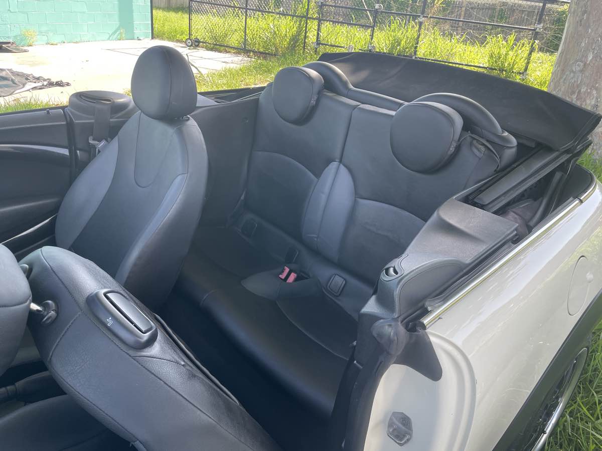 2009 Mini Cooper Convertible Base photo 22