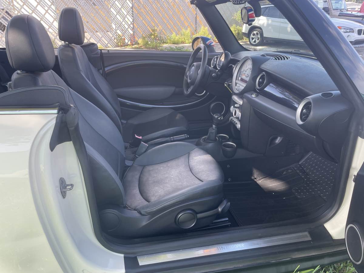2009 Mini Cooper Convertible Base photo 23