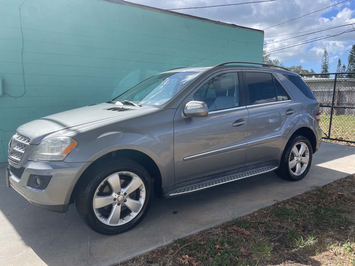 2010 Mercedes Benz ML 350 photo 2