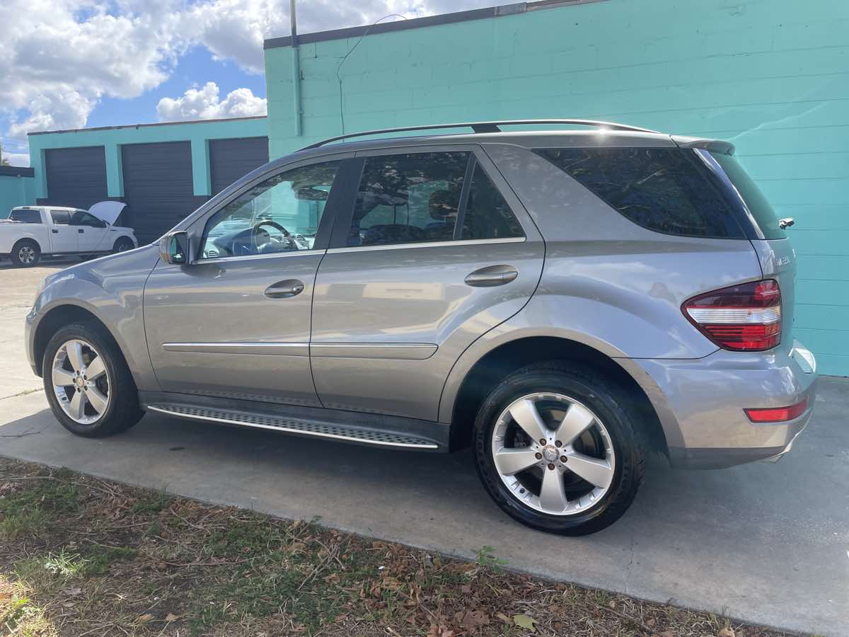 2010 Mercedes Benz ML 350 photo 3
