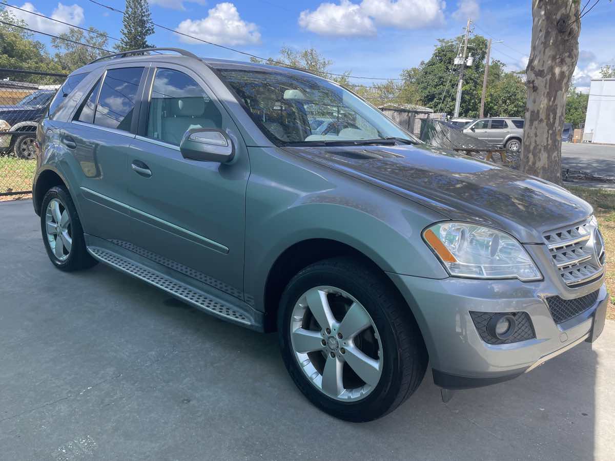 2010 Mercedes Benz ML 350 photo 6