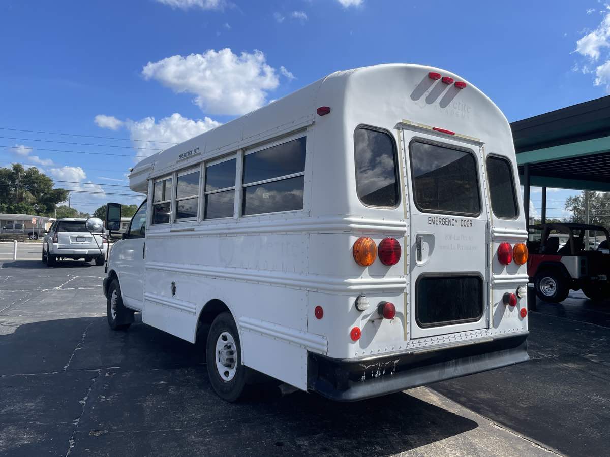 2007 Chevrolet Express Cutaway photo 3
