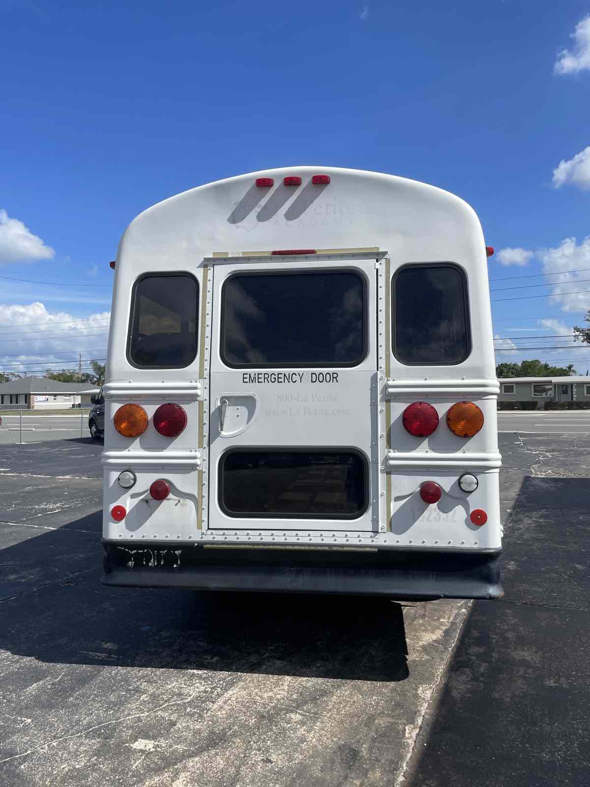 2007 Chevrolet Express Cutaway photo 4