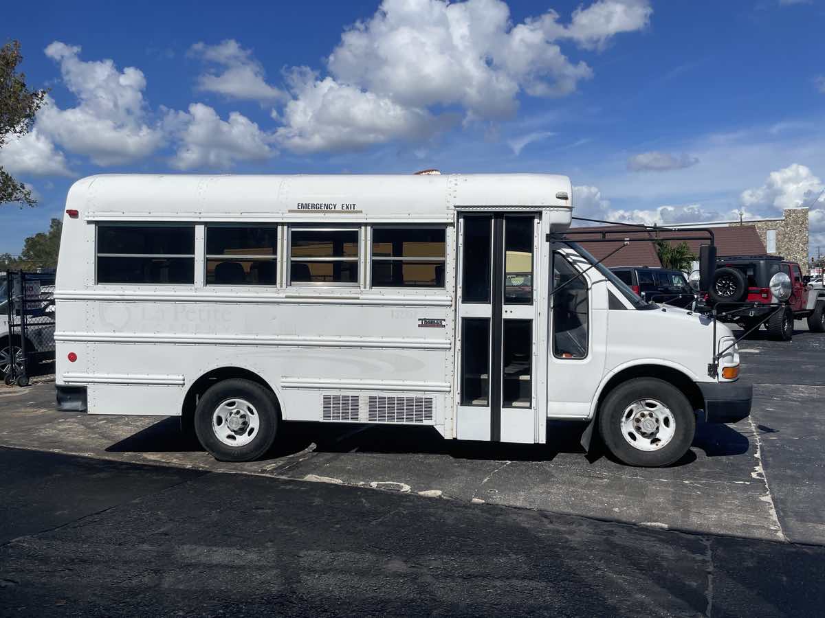 2007 Chevrolet Express Cutaway photo 6