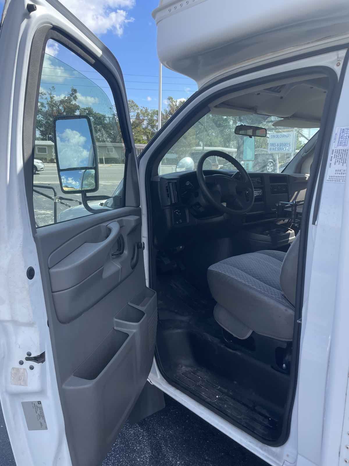 2007 Chevrolet Express Cutaway photo 9