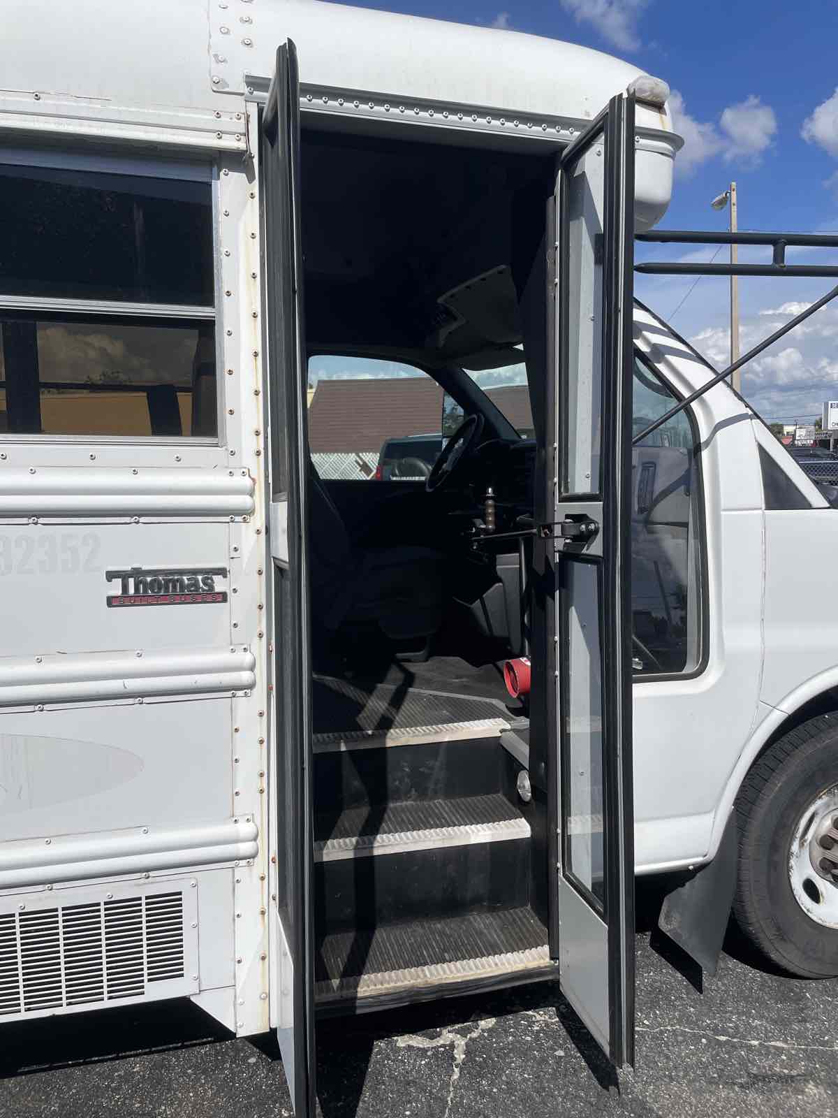 2007 Chevrolet Express Cutaway photo 12