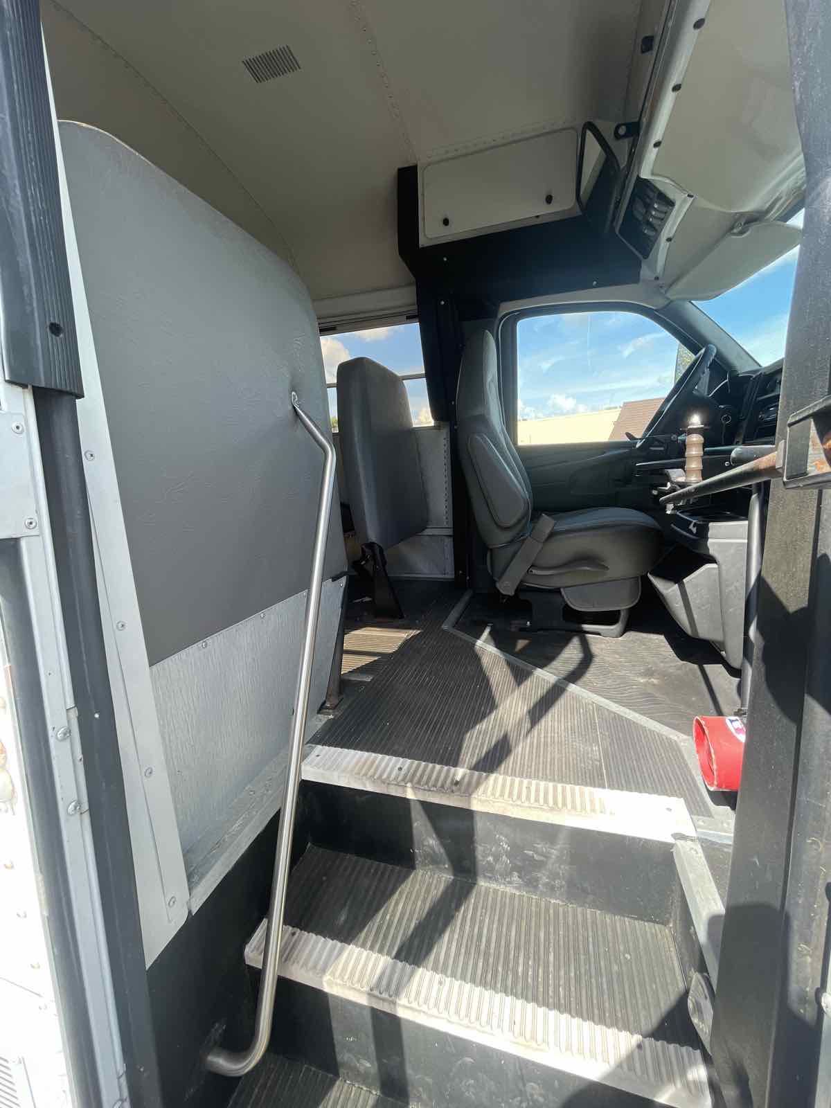 2007 Chevrolet Express Cutaway photo 13