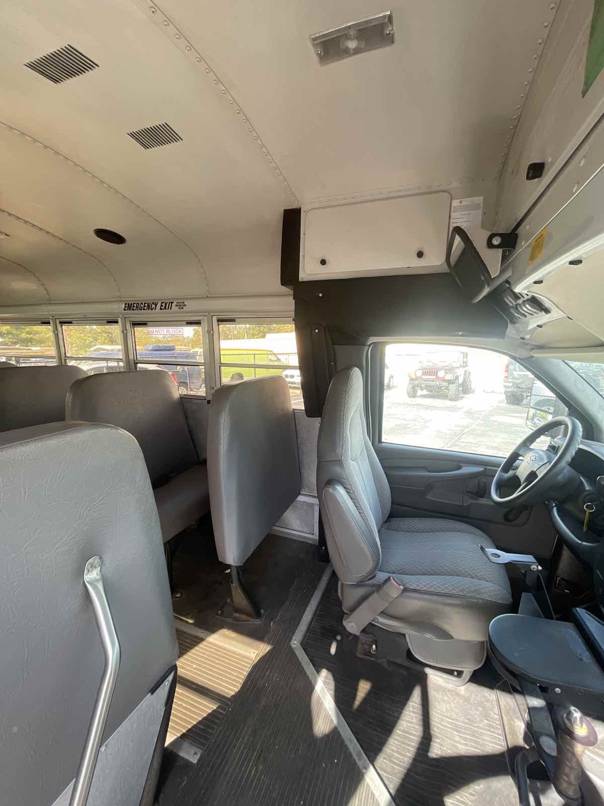 2007 Chevrolet Express Cutaway photo 14