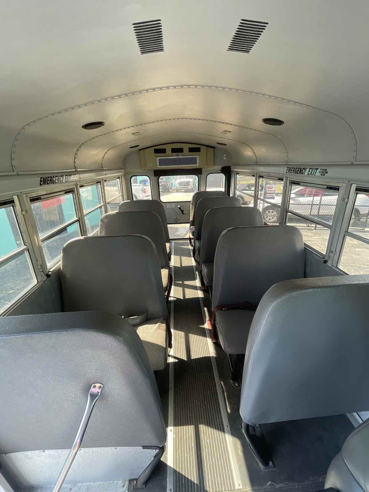 2007 Chevrolet Express Cutaway photo 15