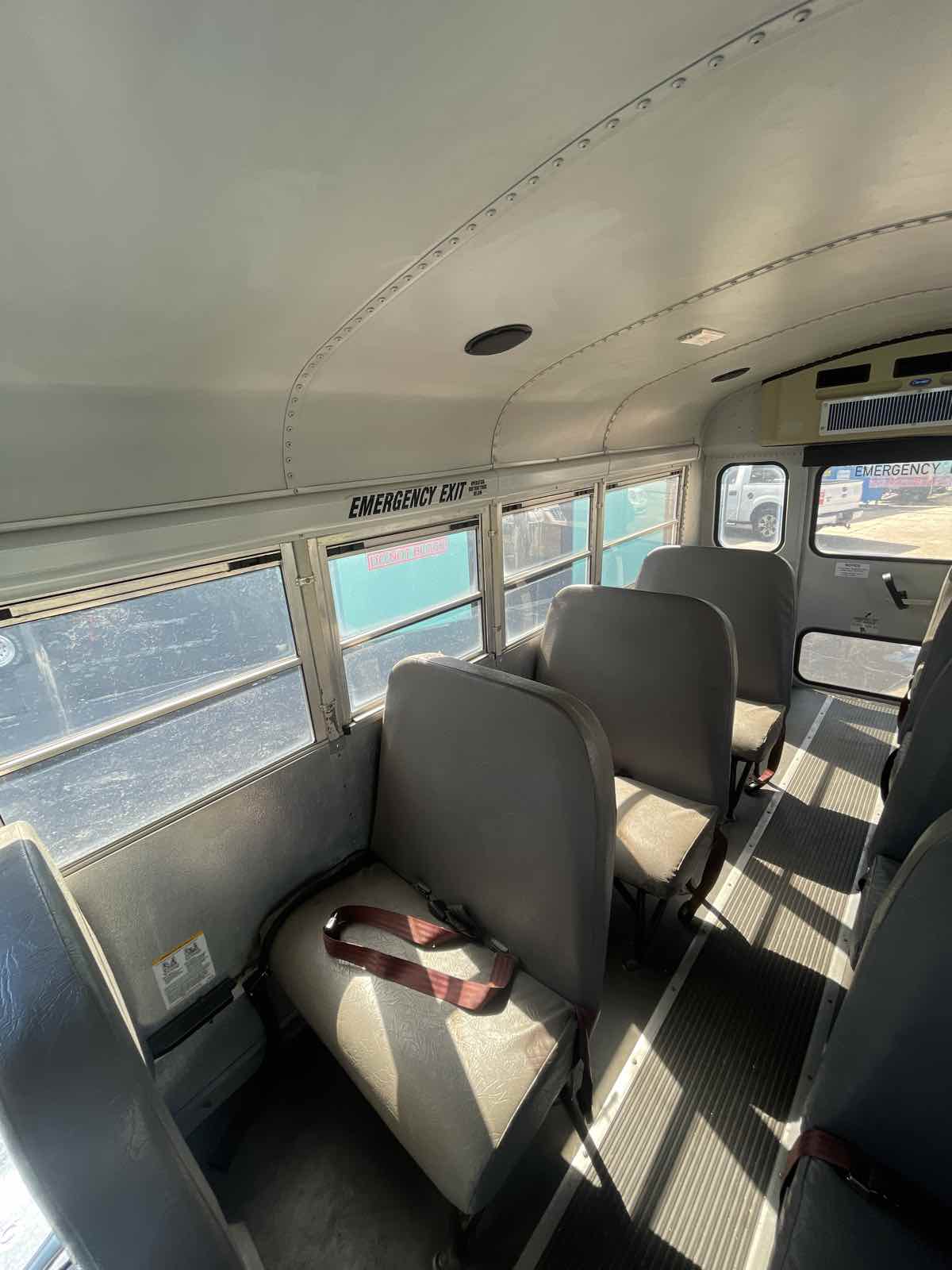 2007 Chevrolet Express Cutaway photo 17
