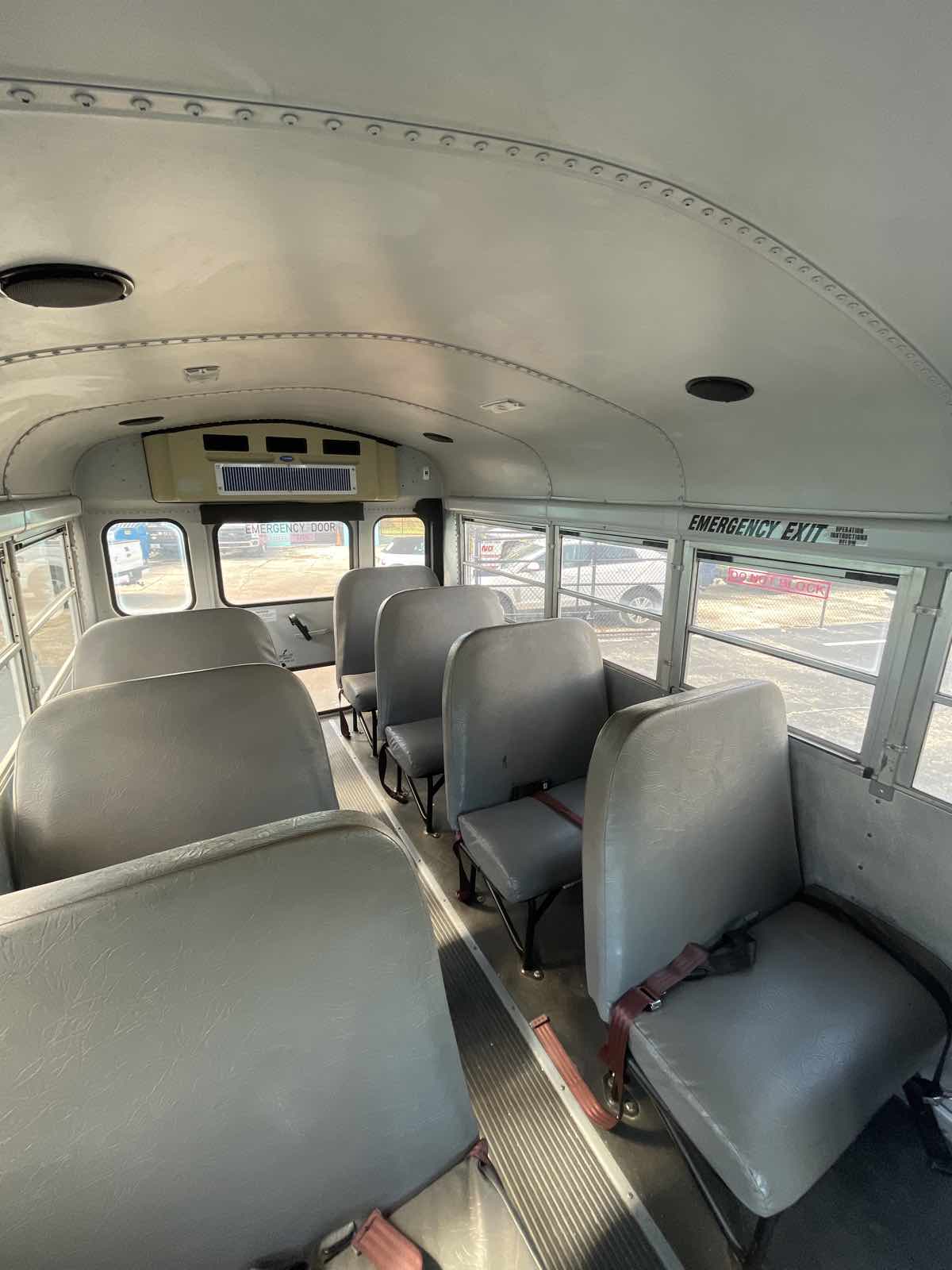 2007 Chevrolet Express Cutaway photo 18