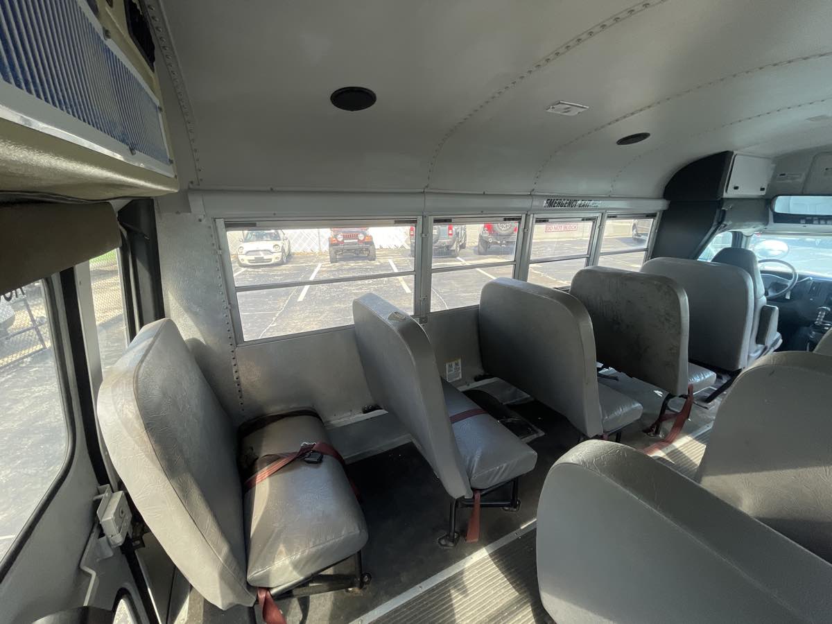 2007 Chevrolet Express Cutaway photo 19