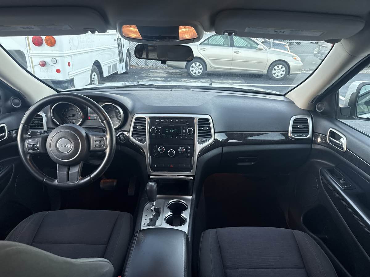 2011 Jeep Grand Cherokee Laredo photo 4