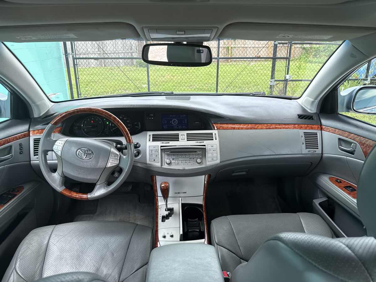 2005 Toyota Avalon XL photo 8
