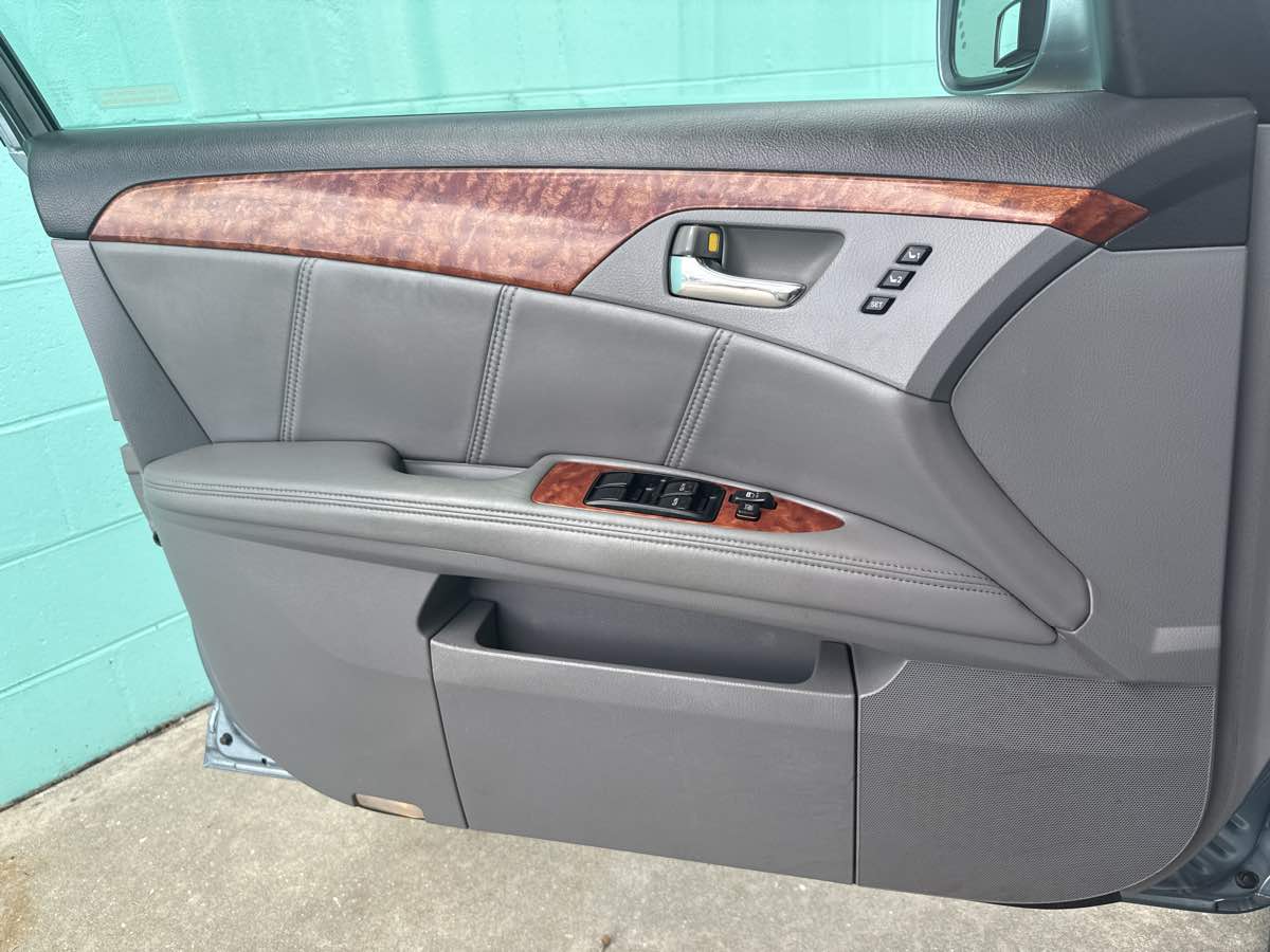 2005 Toyota Avalon XL photo 16