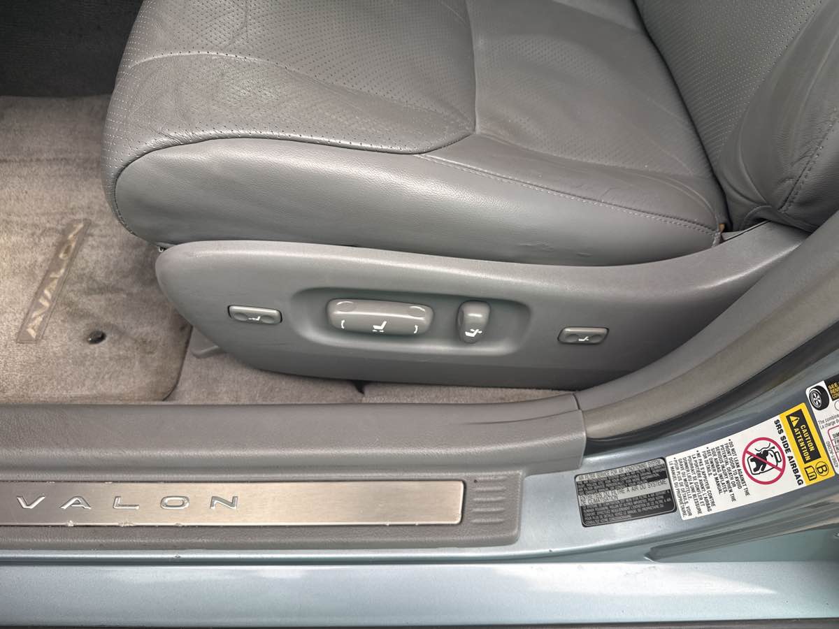 2005 Toyota Avalon XL photo 17