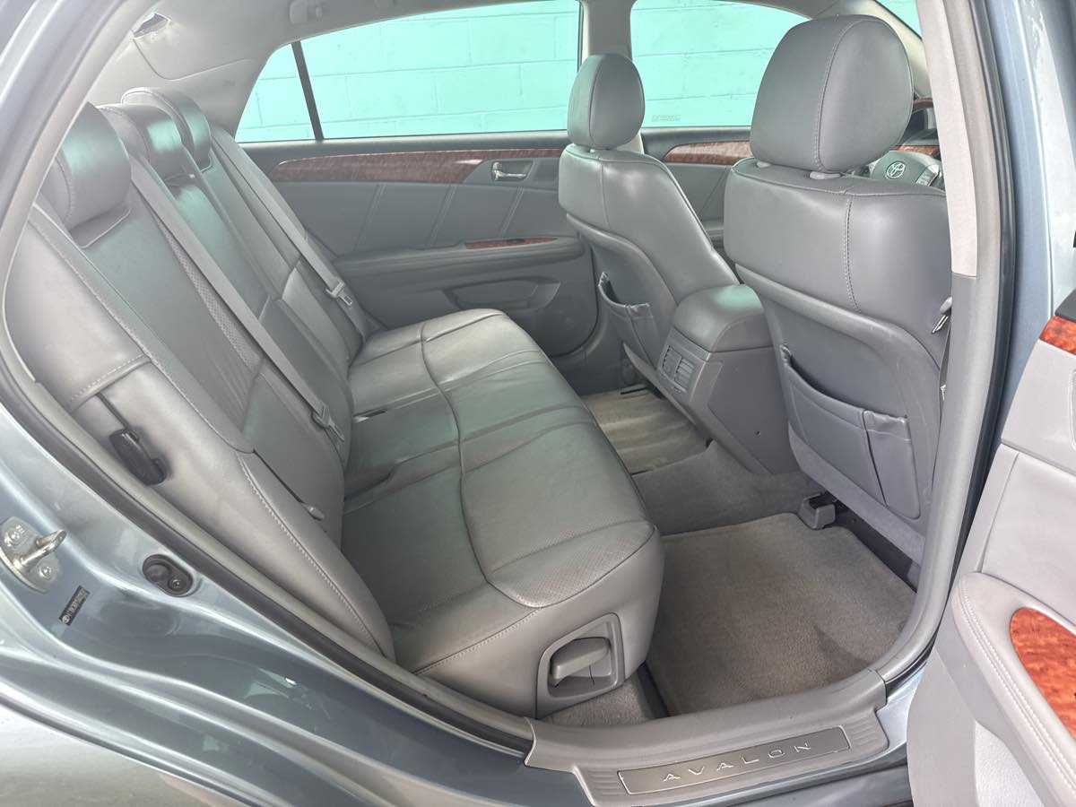 2005 Toyota Avalon XL photo 23
