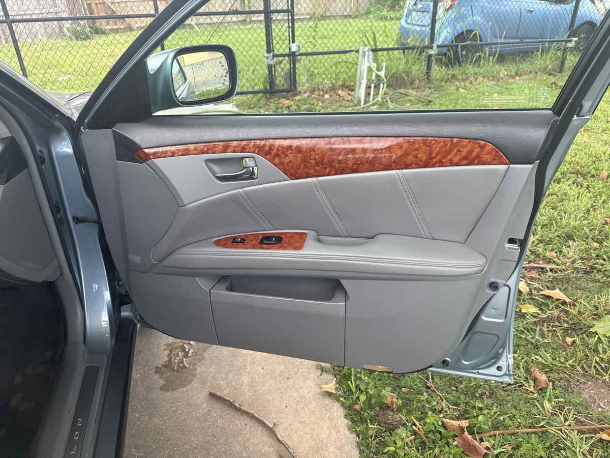 2005 Toyota Avalon XL photo 24