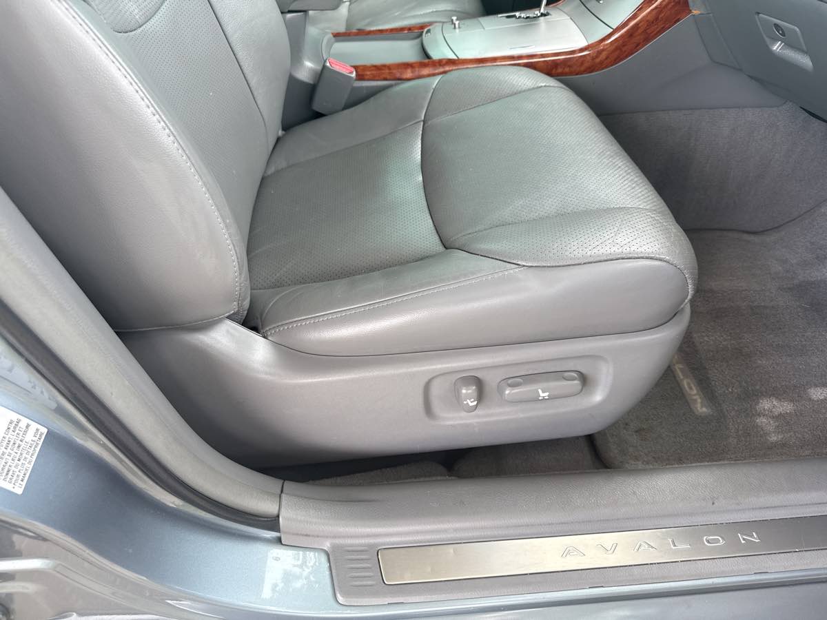 2005 Toyota Avalon XL photo 25