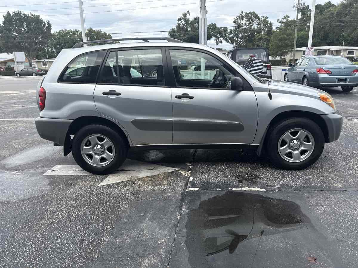 2004 Toyota RAV4 photo 4