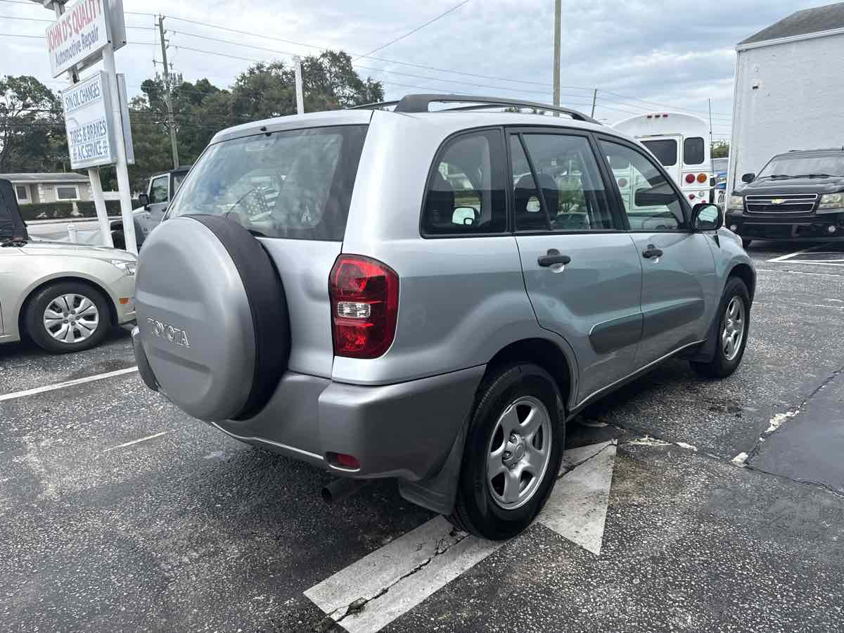2004 Toyota RAV4 photo 5