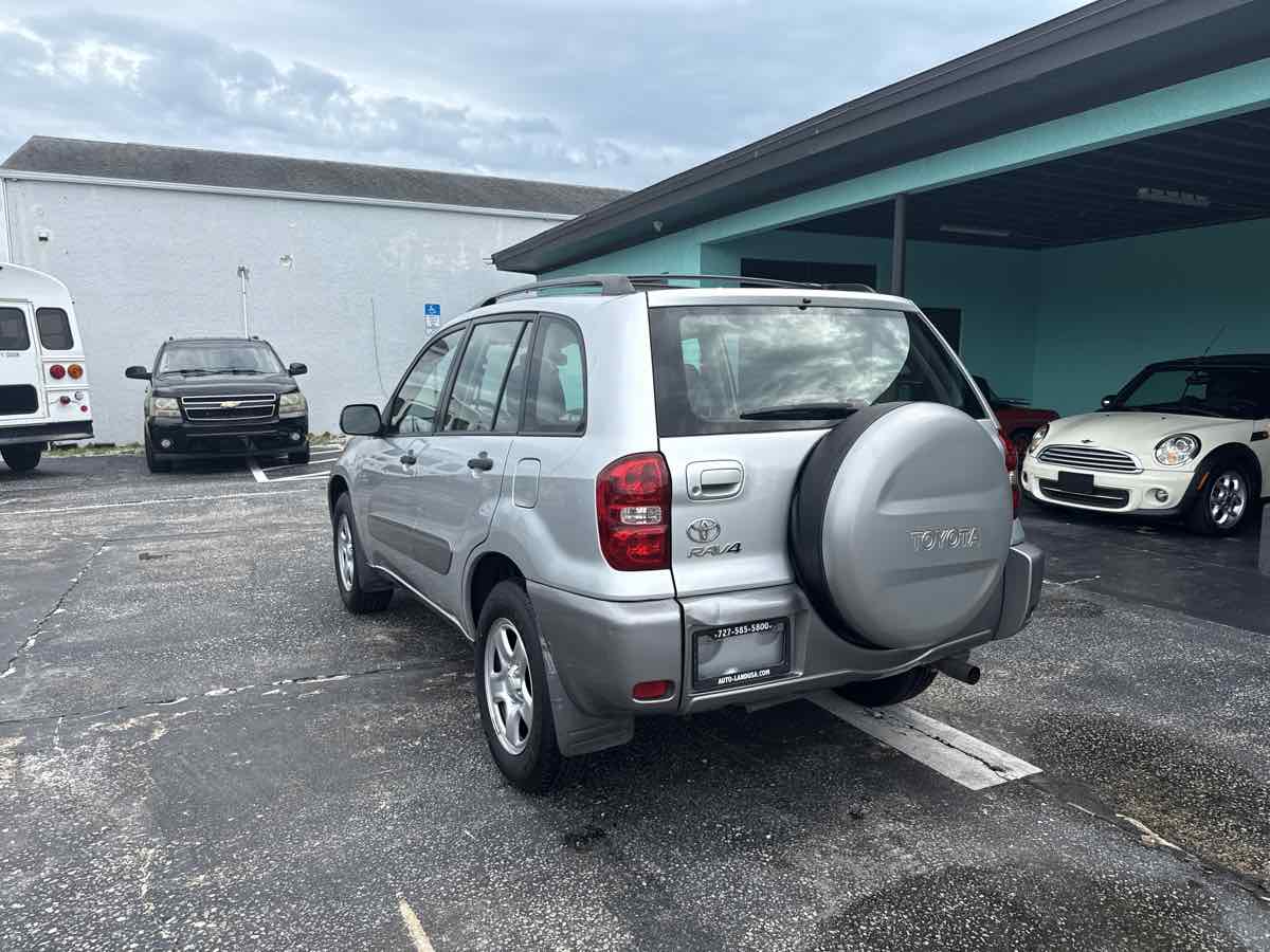 2004 Toyota RAV4 photo 7