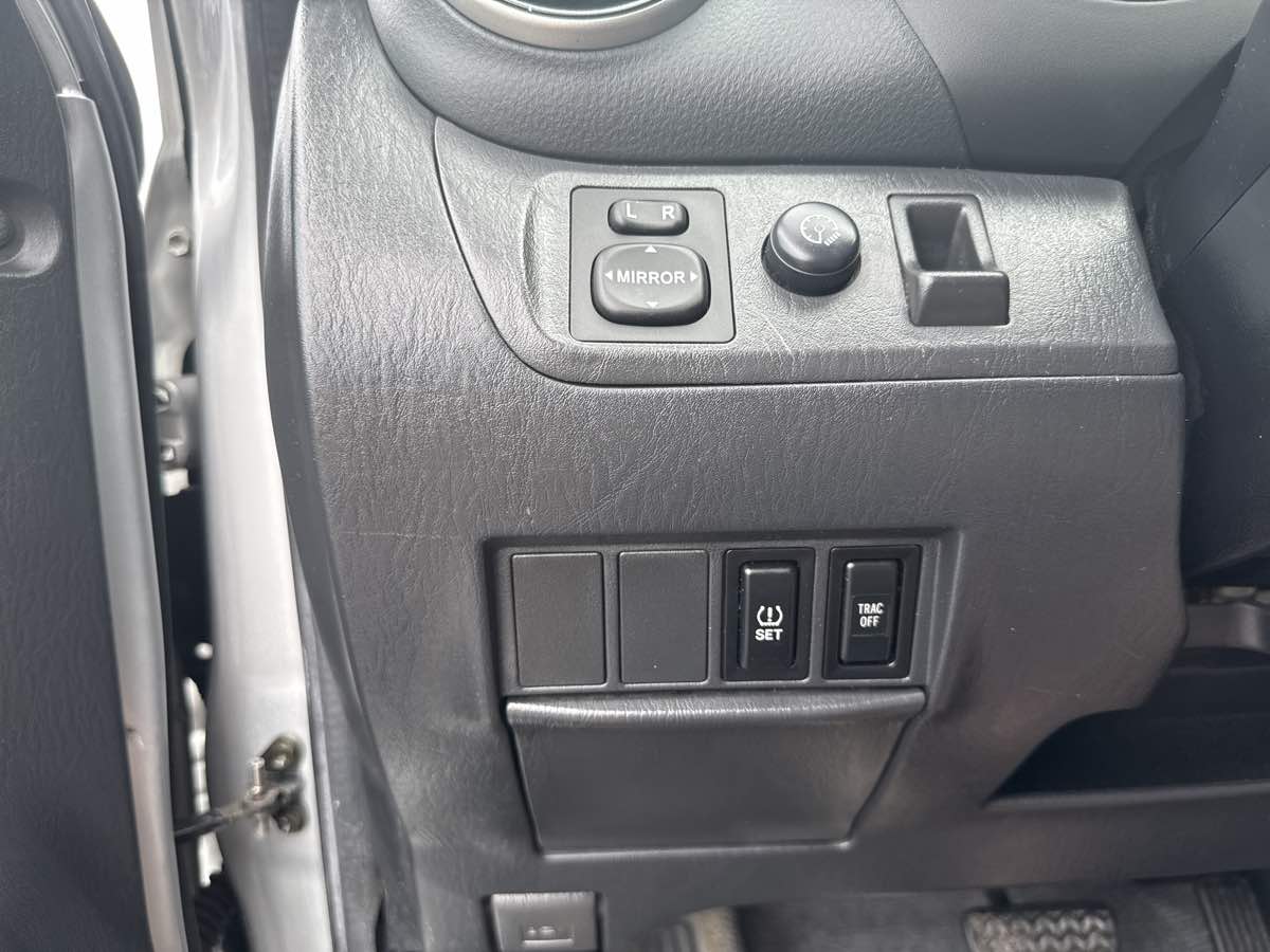 2004 Toyota RAV4 photo 12