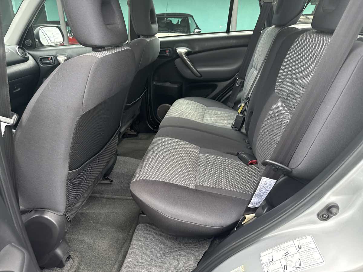 2004 Toyota RAV4 photo 15