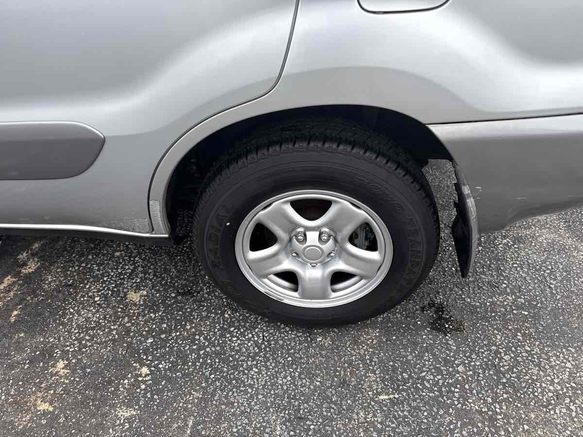 2004 Toyota RAV4 photo 21
