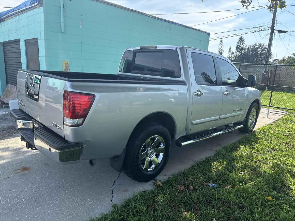 2005 Nissan Titan SE photo 4