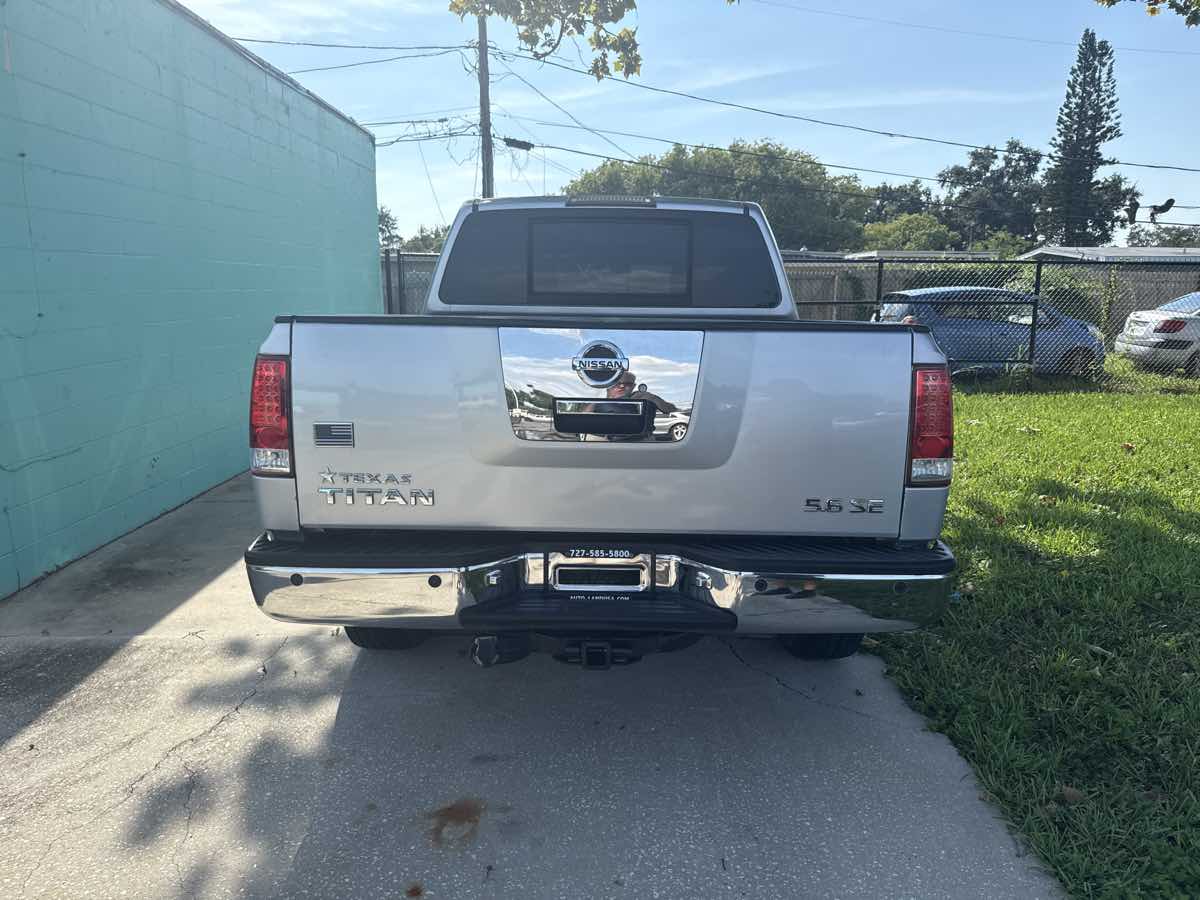 2005 Nissan Titan SE photo 5