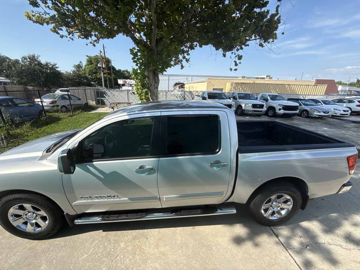2005 Nissan Titan SE photo 7